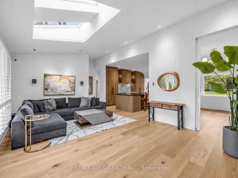 Photo 7 at 5 Crediton Court, Rosethorn, Toronto