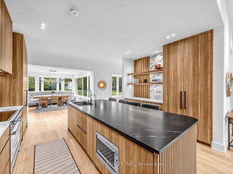 Photo 9 at 5 Crediton Court, Rosethorn, Toronto