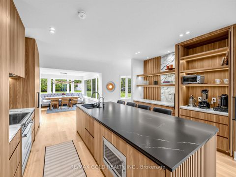 Photo 10 at 5 Crediton Court, Rosethorn, Toronto