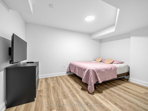 Photo 32 at 5 Crediton Court, Rosethorn, Toronto