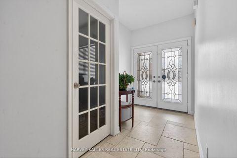 Photo 1 at 60 Wolfson Crescent, Oak Ridges Lake Wilcox, Richmond Hill