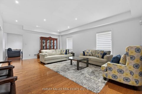 Photo 2 at 60 Wolfson Crescent, Oak Ridges Lake Wilcox, Richmond Hill