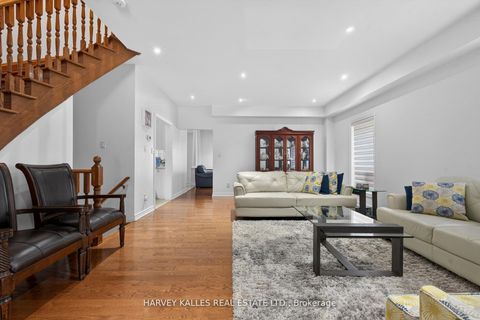Photo 3 at 60 Wolfson Crescent, Oak Ridges Lake Wilcox, Richmond Hill