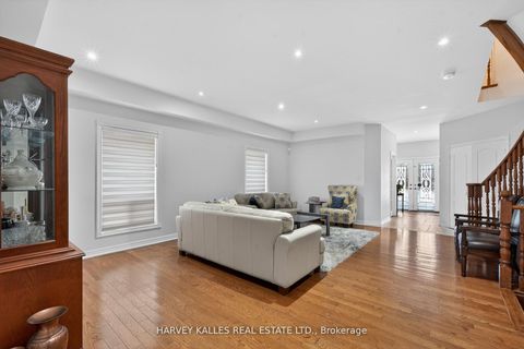 Photo 5 at 60 Wolfson Crescent, Oak Ridges Lake Wilcox, Richmond Hill