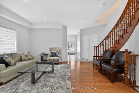 Photo 6 at 60 Wolfson Crescent, Oak Ridges Lake Wilcox, Richmond Hill