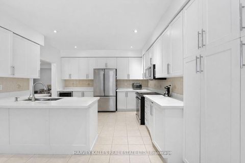 Photo 14 at 60 Wolfson Crescent, Oak Ridges Lake Wilcox, Richmond Hill