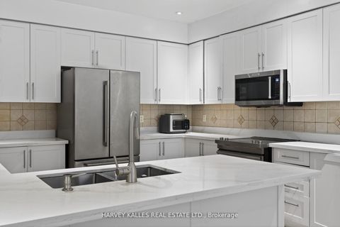 Photo 16 at 60 Wolfson Crescent, Oak Ridges Lake Wilcox, Richmond Hill