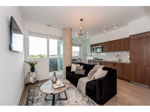 Photo 1 at 418 - 501 St Clair Avenue W, Casa Loma, Toronto