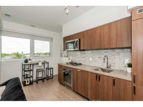 Photo 2 at 418 - 501 St Clair Avenue W, Casa Loma, Toronto