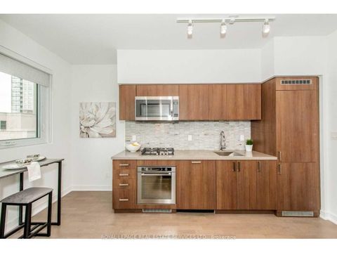 Photo 6 at 418 - 501 St Clair Avenue W, Casa Loma, Toronto