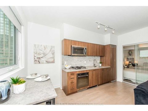 Photo 7 at 418 - 501 St Clair Avenue W, Casa Loma, Toronto