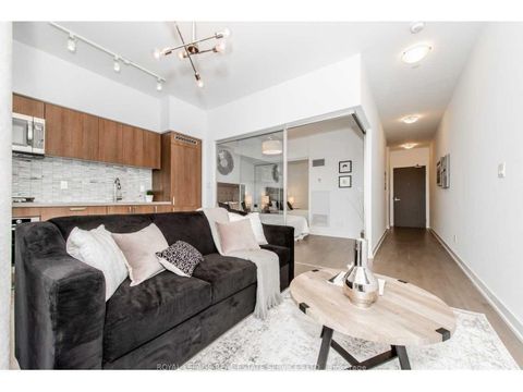 Photo 8 at 418 - 501 St Clair Avenue W, Casa Loma, Toronto