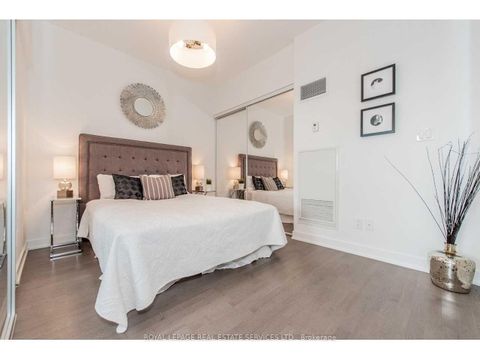 Photo 11 at 418 - 501 St Clair Avenue W, Casa Loma, Toronto