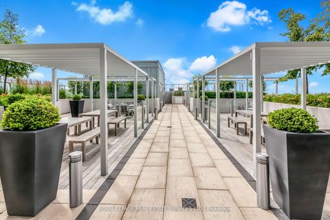 Photo 22 at 418 - 501 St Clair Avenue W, Casa Loma, Toronto