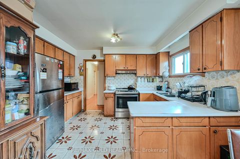 Photo 14 at 7282 Shallford Road, Malton, Mississauga
