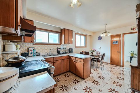 Photo 16 at 7282 Shallford Road, Malton, Mississauga