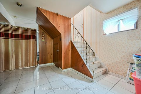 Photo 33 at 7282 Shallford Road, Malton, Mississauga