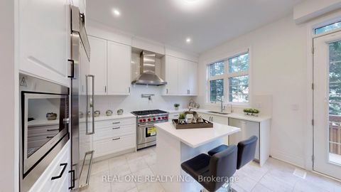 Photo 11 at 41 Menotti Drive, Oak Ridges, Richmond Hill