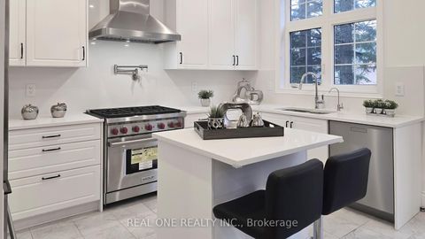 Photo 13 at 41 Menotti Drive, Oak Ridges, Richmond Hill