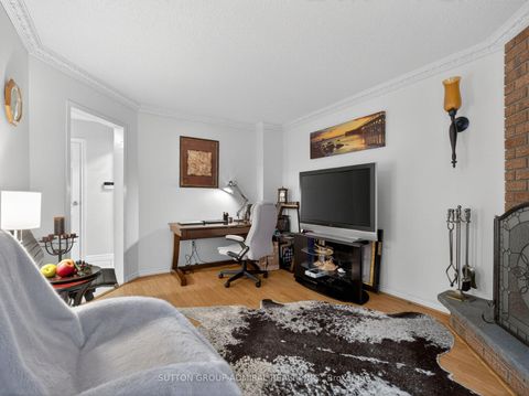 Photo 7 at 116 Patrice Crescent, Yorkhill, Vaughan