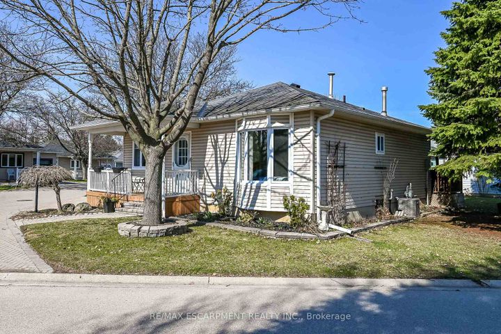 Photo 1 at 232 Silverbirch Boulevard, Villages of Glancaster, Hamilton