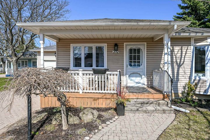 Photo 2 at 232 Silverbirch Boulevard, Villages of Glancaster, Hamilton