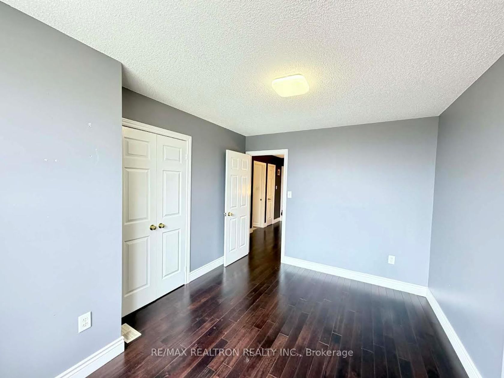 416 Mapleton Avenue, Ardagh, Barrie photo number 2