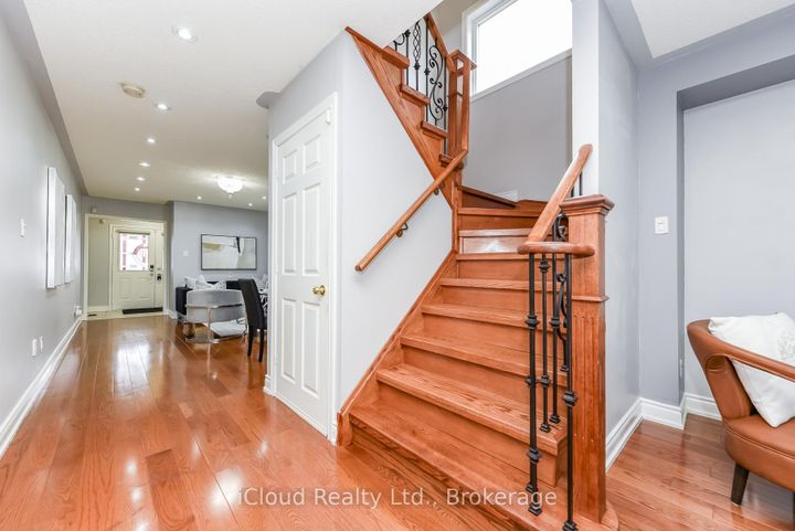 Photo 1 at 5922 Delle Donne Drive, Churchill Meadows, Mississauga