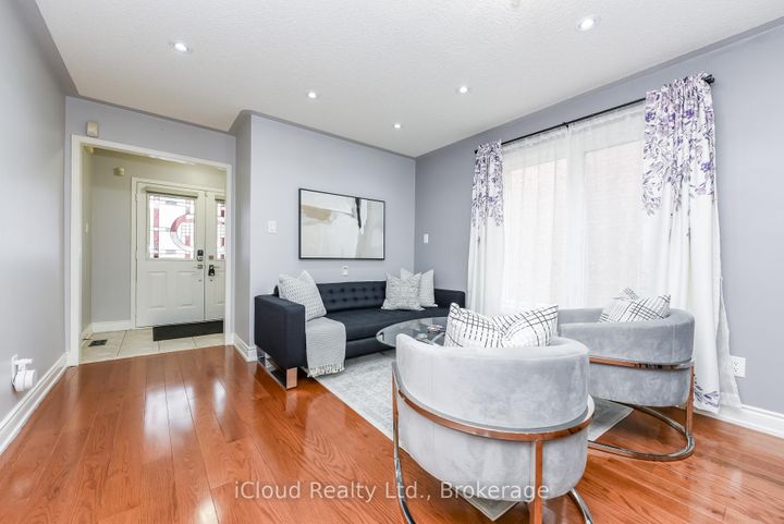Photo 2 at 5922 Delle Donne Drive, Churchill Meadows, Mississauga