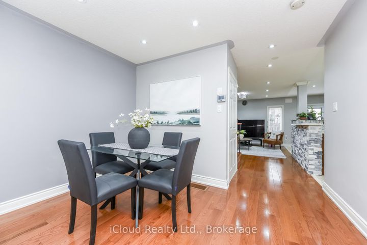 Photo 5 at 5922 Delle Donne Drive, Churchill Meadows, Mississauga