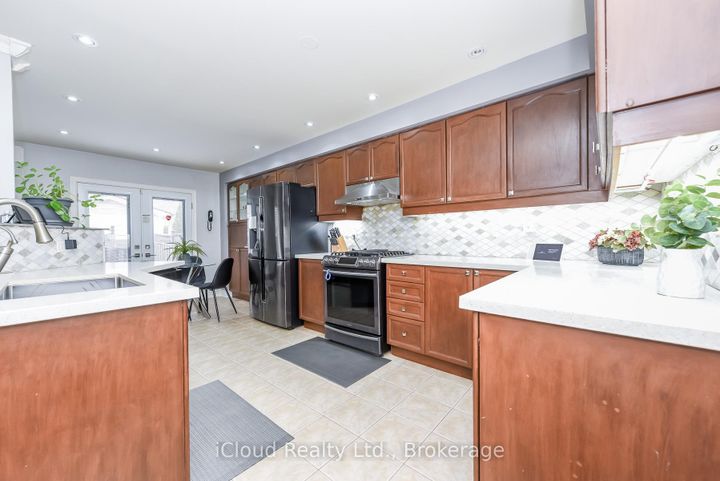 Photo 10 at 5922 Delle Donne Drive, Churchill Meadows, Mississauga