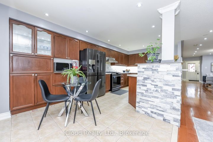 Photo 11 at 5922 Delle Donne Drive, Churchill Meadows, Mississauga