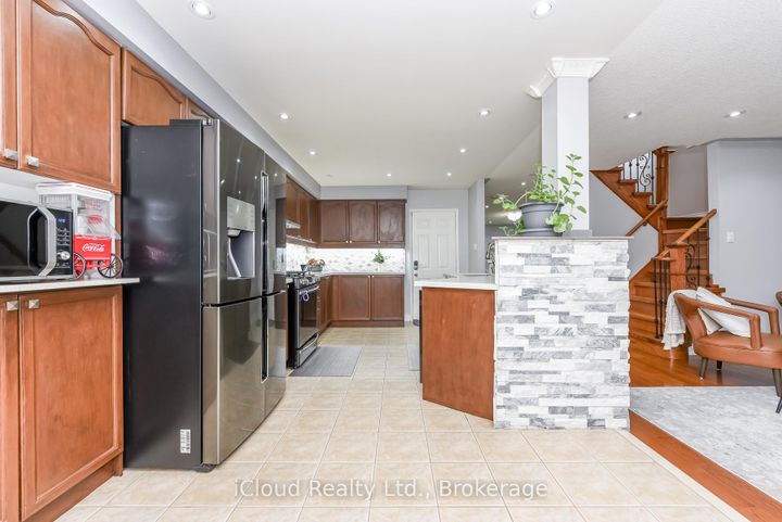 Photo 13 at 5922 Delle Donne Drive, Churchill Meadows, Mississauga