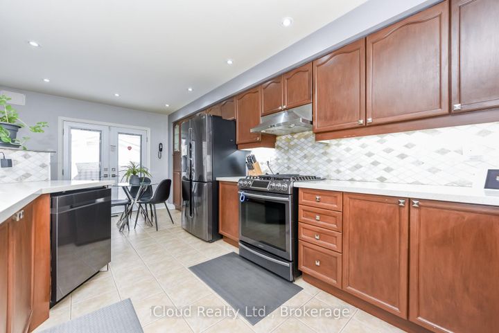 Photo 14 at 5922 Delle Donne Drive, Churchill Meadows, Mississauga