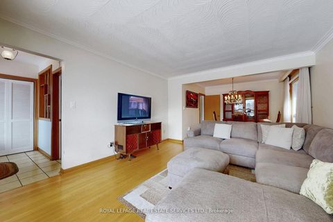 Photo 8 at 167 Cornelius Parkway, Maple Leaf, Toronto