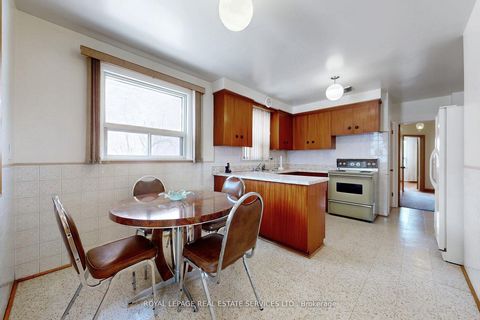 Photo 13 at 167 Cornelius Parkway, Maple Leaf, Toronto