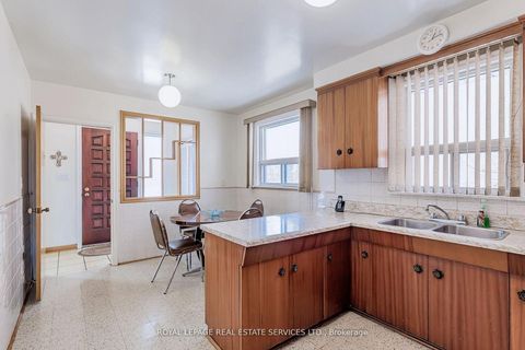 Photo 14 at 167 Cornelius Parkway, Maple Leaf, Toronto