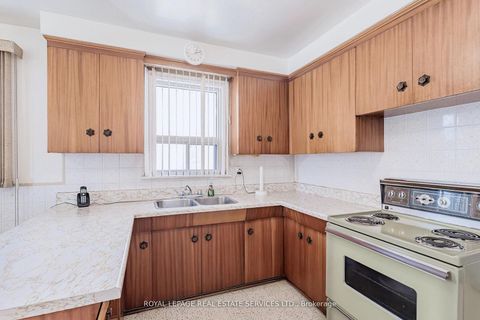 Photo 15 at 167 Cornelius Parkway, Maple Leaf, Toronto