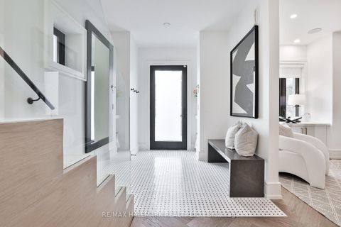 Photo 2 at 553 Davisville Avenue, Mount Pleasant East, Toronto