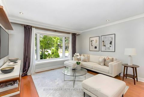 Photo 2 at 47 Ladyslipper Court, Bayview Glen, Markham