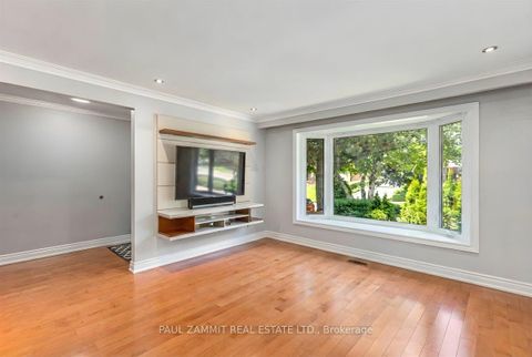 Photo 4 at 47 Ladyslipper Court, Bayview Glen, Markham