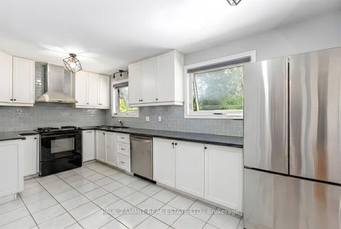 Photo 11 at 47 Ladyslipper Court, Bayview Glen, Markham