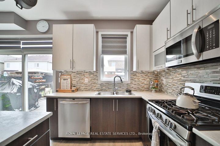 Photo 11 at 15 Mcallistar Drive, Binbrook, Hamilton