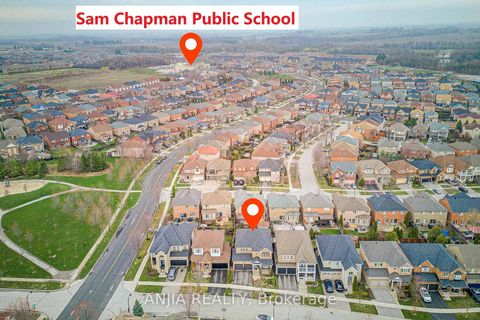 Photo 5 at 6 Linsmary Court, Greensborough, Markham