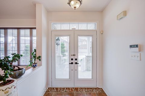 Photo 7 at 6 Linsmary Court, Greensborough, Markham