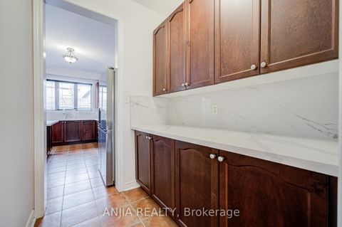 Photo 13 at 6 Linsmary Court, Greensborough, Markham