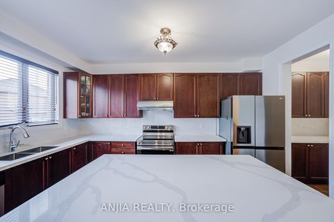 Photo 16 at 6 Linsmary Court, Greensborough, Markham