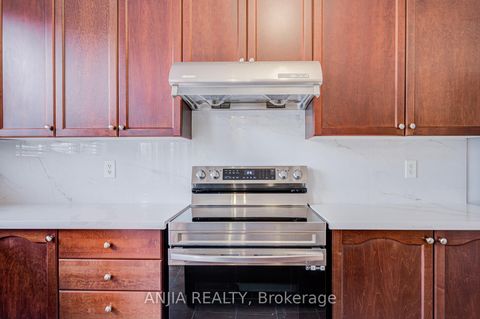 Photo 17 at 6 Linsmary Court, Greensborough, Markham