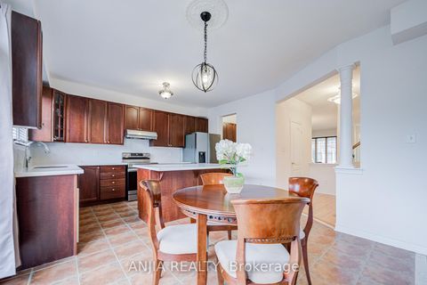 Photo 21 at 6 Linsmary Court, Greensborough, Markham