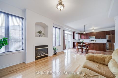 Photo 22 at 6 Linsmary Court, Greensborough, Markham